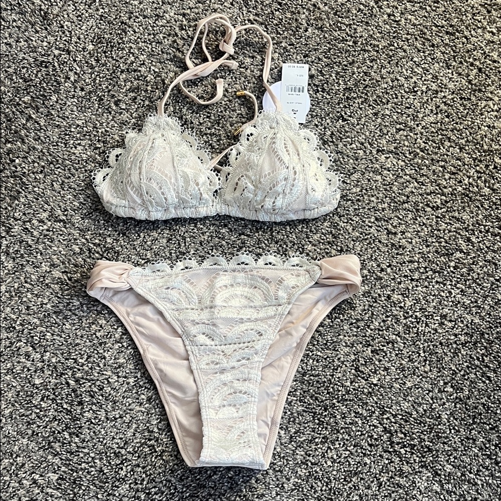 PilyQ PQ tri lace top & Fanned high waist bikini L NWT